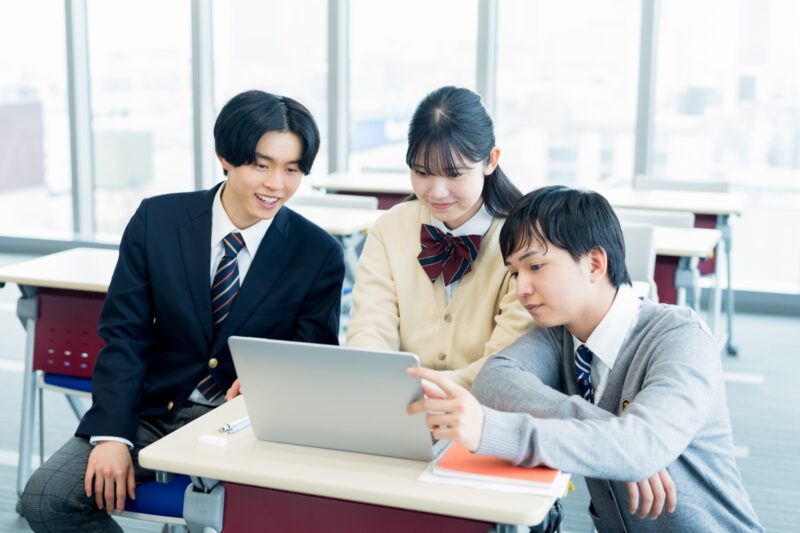 不登校 中学生 スクール内風景